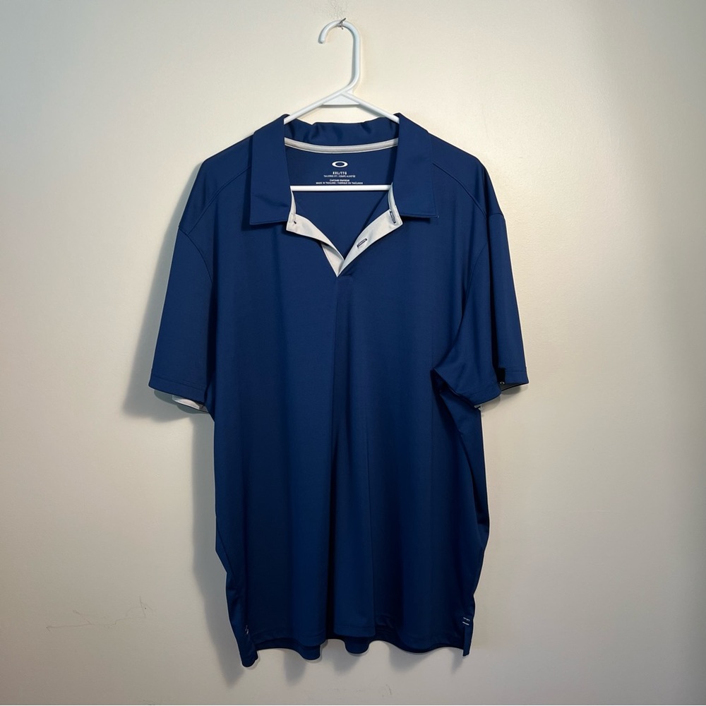 Oakley Polo Shirt in Royal Blue. Size 2XL. NEW.